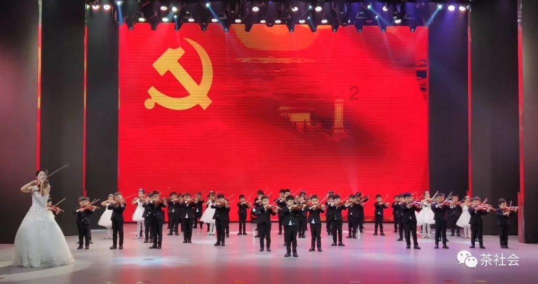 天津败北凸显国家队问题:接应瘸腿、拦网太差、主教练太保守!